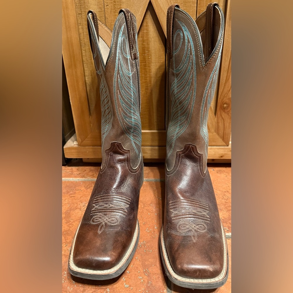 Ariat Women’s Brown Leather Cowboy Boots with Blue Stitching